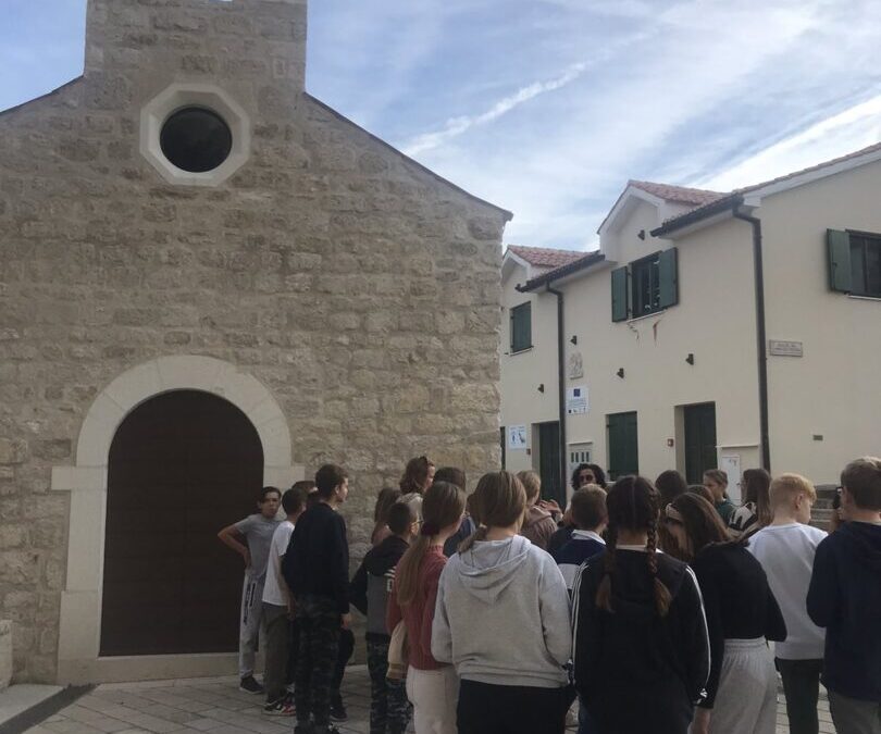 Petaši u šetnji starom gradskom jezgrom
