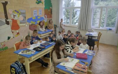 Posjet veselih “Koralja” područnoj školi Supetarska Draga